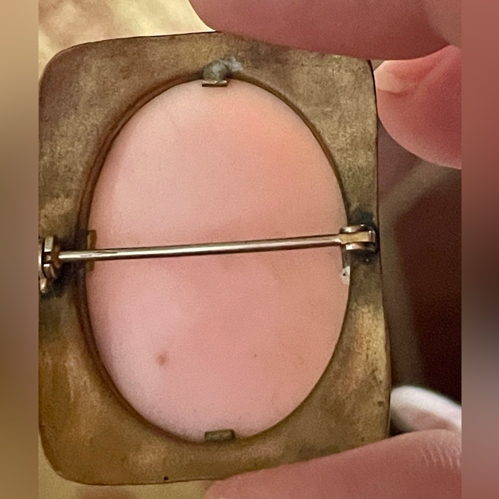 Gold-tone Carved Cameo Brooch - Picture 4 of 9